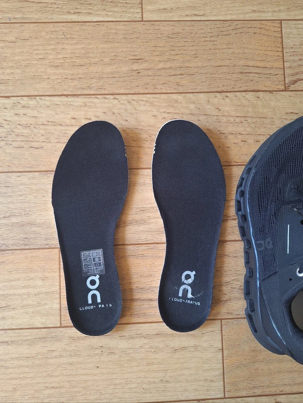 On Running Cloudstratus Women's Black Size 7
